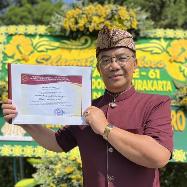 Professor Made Lasmawan Receives Prestigious Award from Indonesian Institute of the Arts